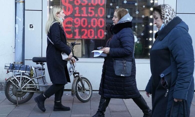 Sanctions hit the Russian economy although Putin says otherwise