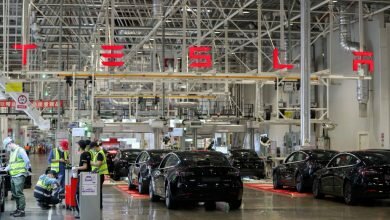 1654787290 Tesla Shanghai workers may leave the factory for the first